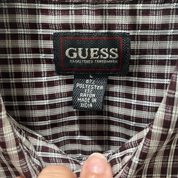 NWOT Guess Mens Button down shirt
Excellent condition 
Size Lg 
#399 - Picture 3 of 5